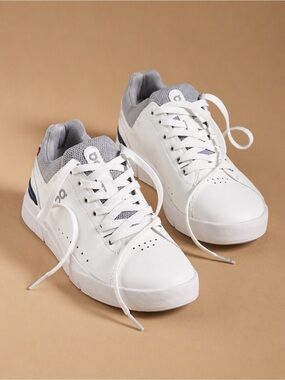 ON Running Women's The Roger Advantage Sneakers in White/Fossil 11